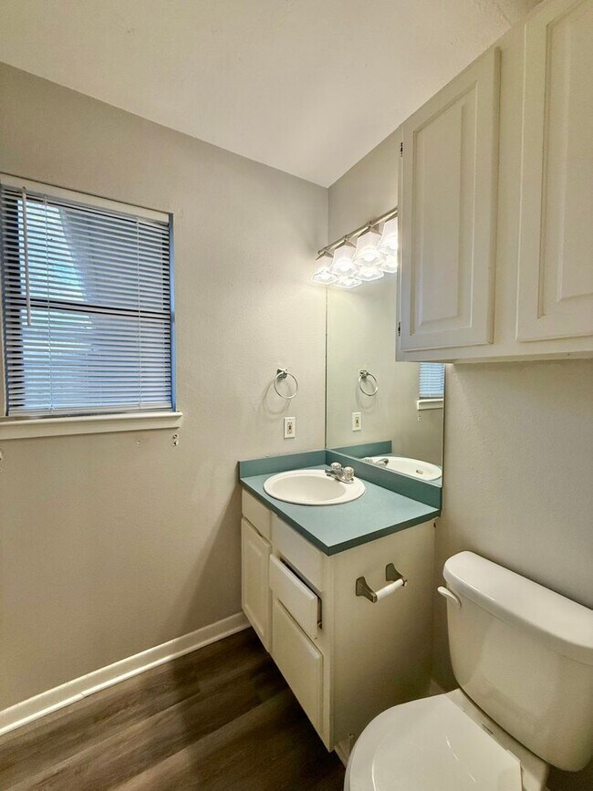 Building Photo - Langley Westminster Duplex