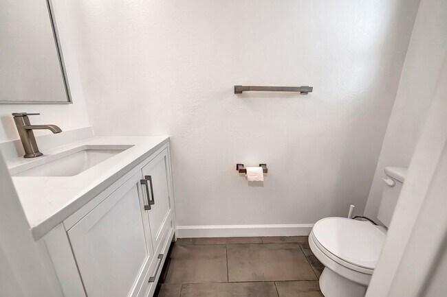 Building Photo - 4424 Coldwater Canyon Ave