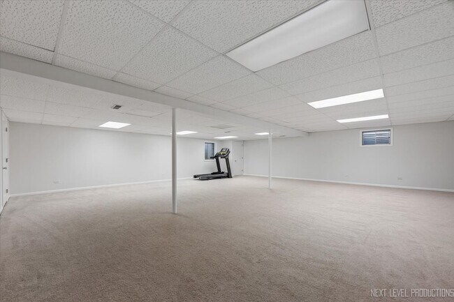 Building Photo - 2802 Wedgewood Dr
