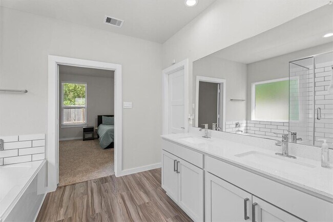Building Photo - 14334 Winema View Ln