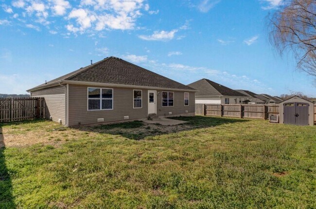 Building Photo - 4 Bedroom | 2 Bathroom | 3 Car Garage| Republic MO | Fenced Backyard!