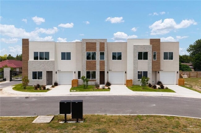 Primary Photo - 1202 N Lincoln Ave
