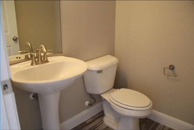 Building Photo - Blackhawk Townhome! End Unit!!