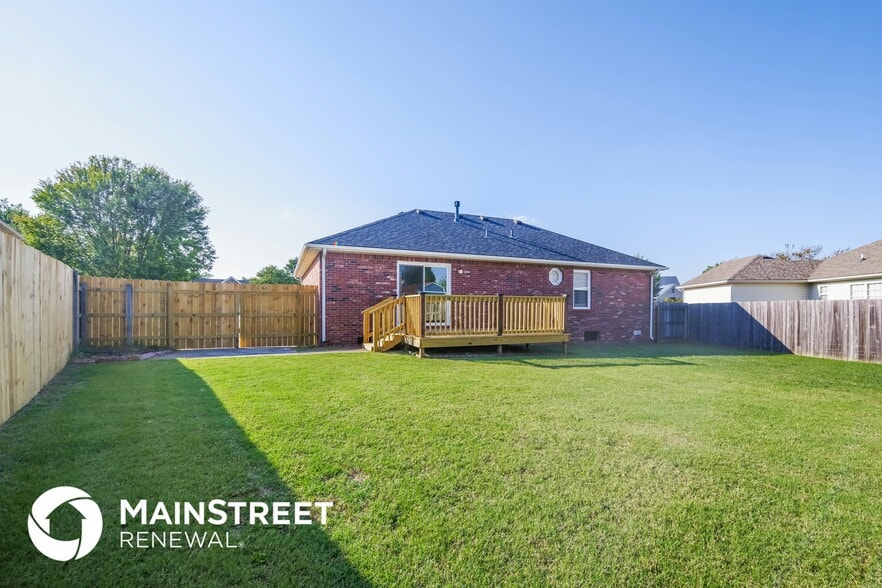 Building Photo - 5220 Plume Dr