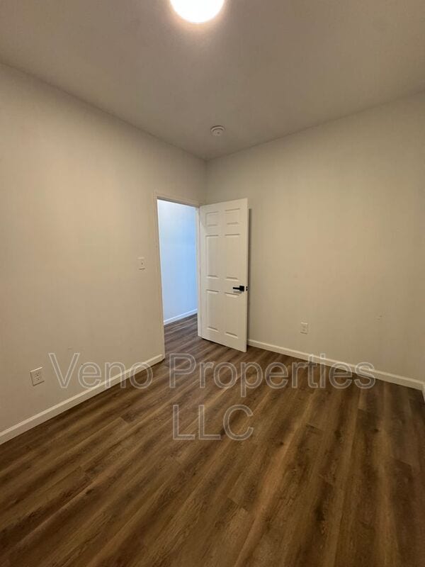 Building Photo - 351 4th St