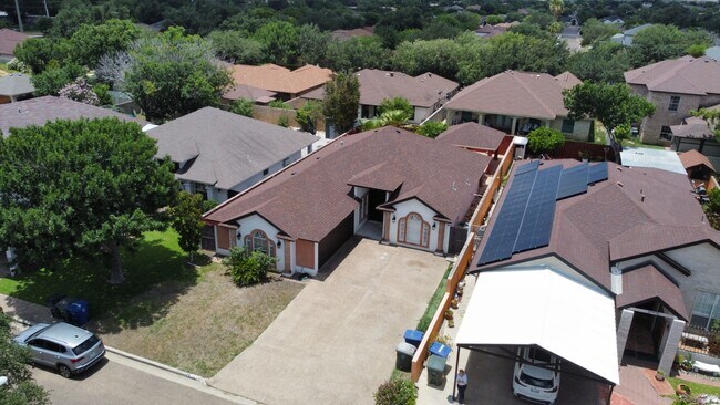 Building Photo - 3 Bed 3 Bath Home in the Laredo's Northside Primavera Subdivision! Available Now!