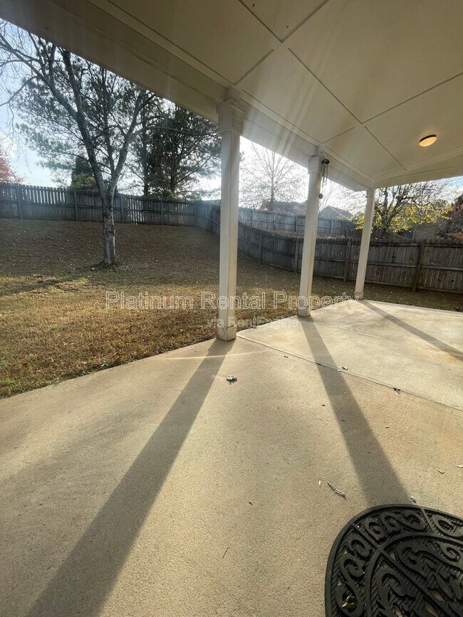 Building Photo - 5545 Weddington Dr