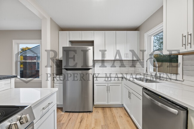 Building Photo - 2548 N Somerset Ave