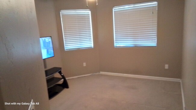 Building Photo - 1/2 half off rent first month for qualifie...