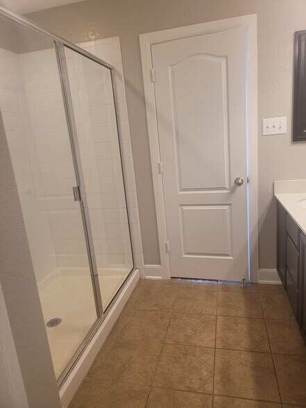 Master Bathroom - 2502 Villa Rufina
