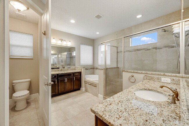 Building Photo - 4 bedroom, 3.5 bathroom in desirable Trasona!