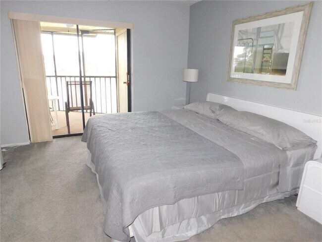 Building Photo - 270 Woodlake Wynde
