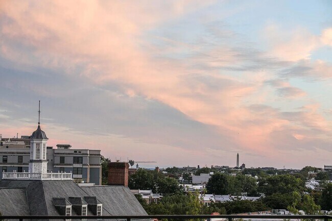 Building Photo - Sunny 1 bed + den 870 sq ft in heart of Petworth!