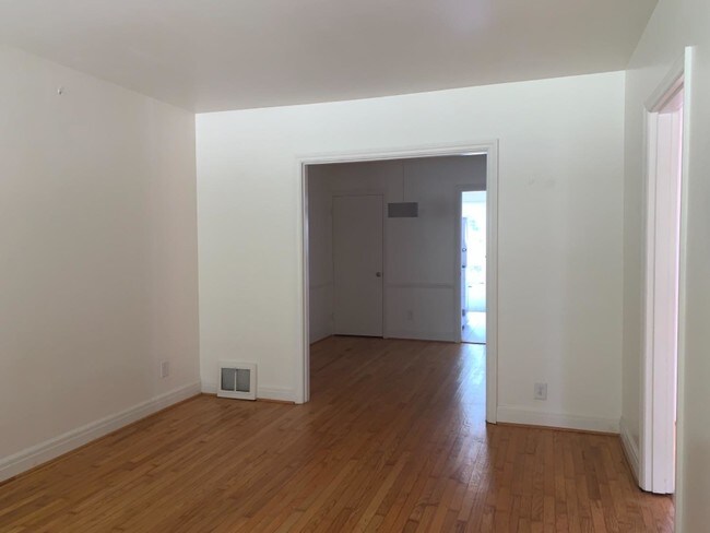 Building Photo - 1132 Cooper Dr
