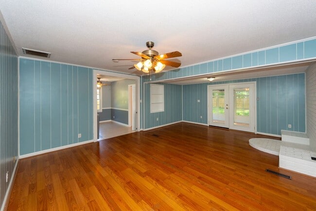 Building Photo - 3 Bedroom 2 Bath Home in Kings Grant - Sum...
