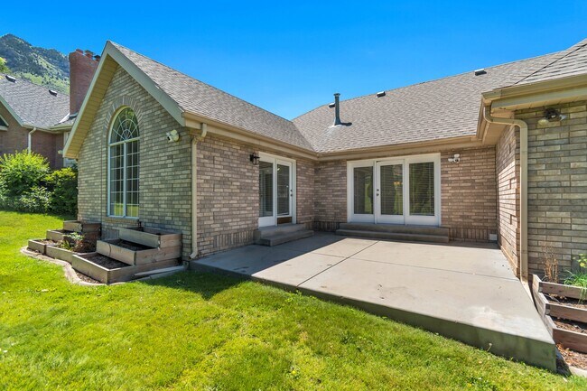 Building Photo - 1241 Cambridge Ct