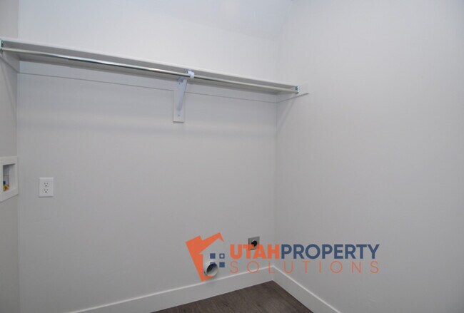 Building Photo - 4798 Breezy Patch Rd