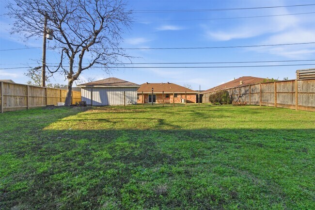 Building Photo - 2310 Droxford Dr