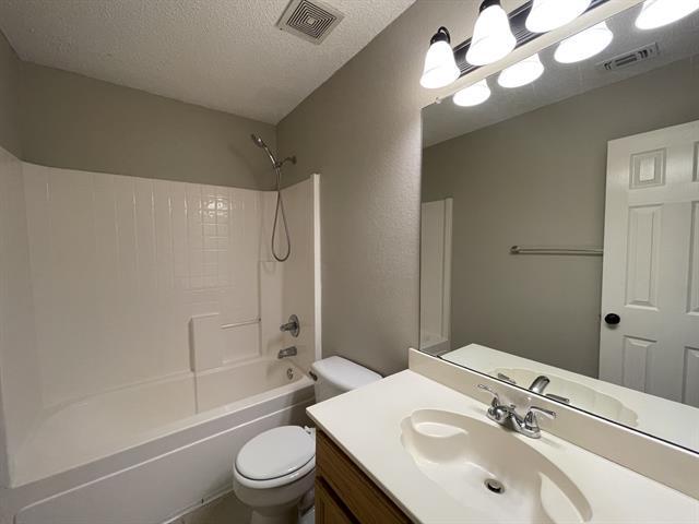 Building Photo - 1405 High Crest Dr
