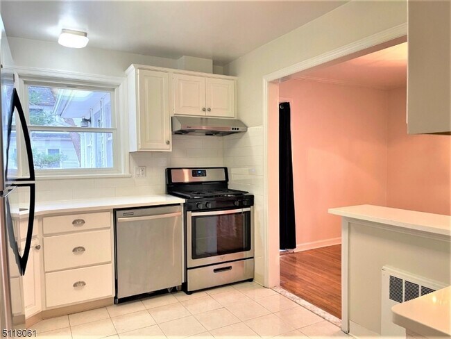 Building Photo - 51 Silver Spring Rd