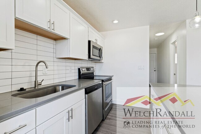 Building Photo - 3 Bed 1 Bath Available Duplex in Murray! $...