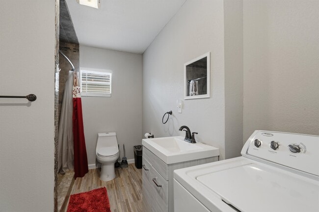 Building Photo - 1202 Gillis Ave