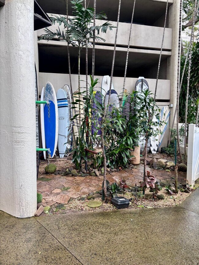 Building Photo - Available now: A studio 1 bath at Liliuokalani Gardens