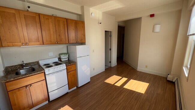 Building Photo - Oasis Apartments