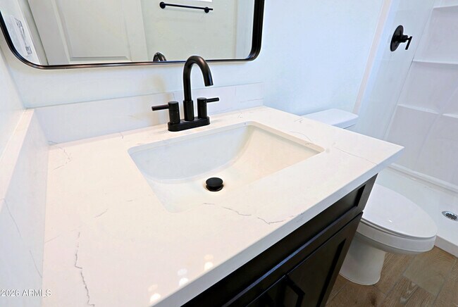 Building Photo - 454 S Pioneer