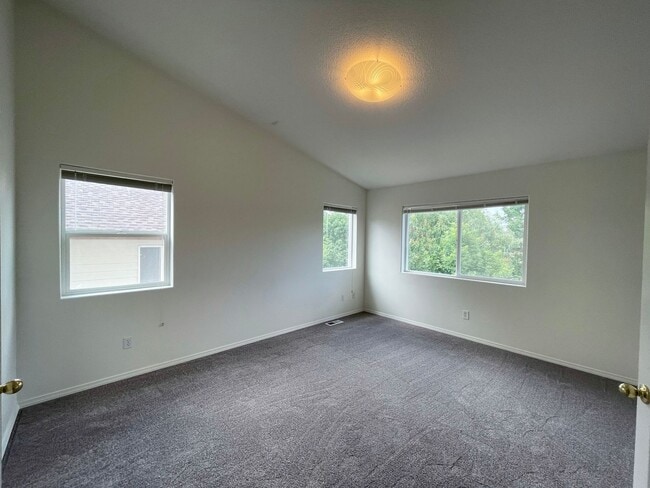 Building Photo - Fantastic Bethany Home with Attached Garag...