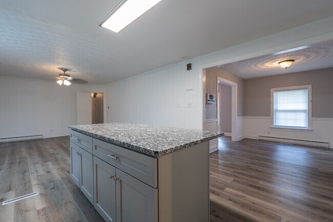 Building Photo - MOVE IN READY 4 Bedroom in Western Branch!