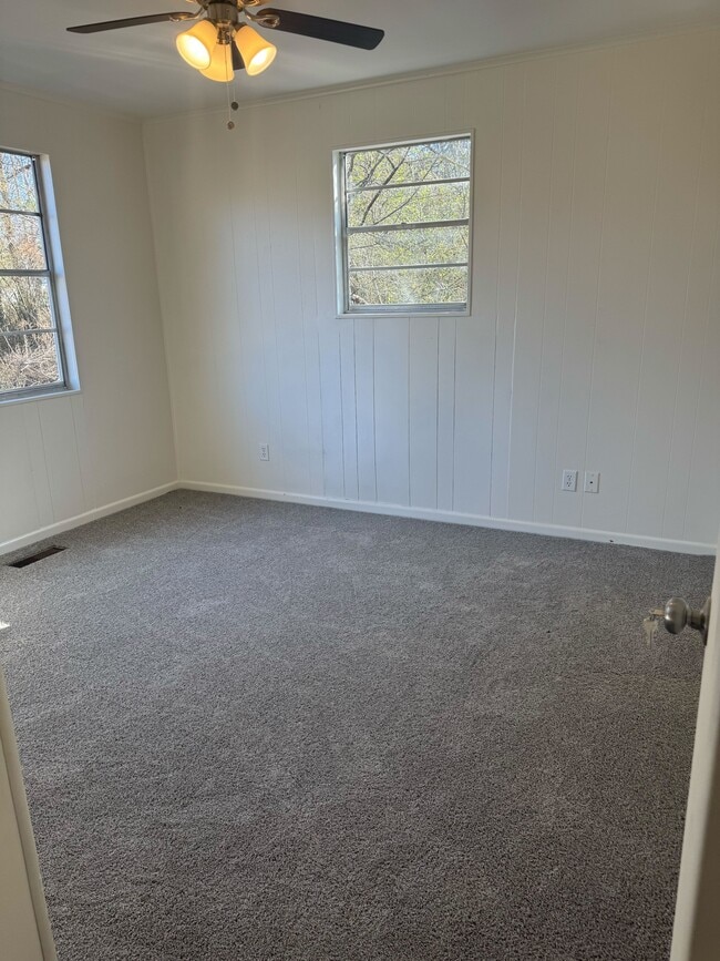 Building Photo - 6119 Jeanne Dr