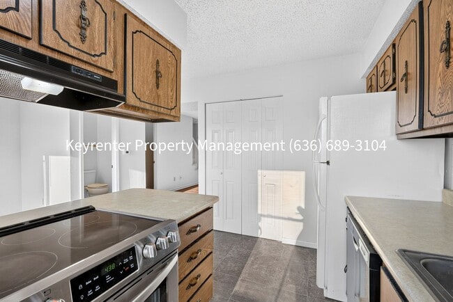 Building Photo - Charming 2-Bedroom Condo Available for Rent in Saint Peters!