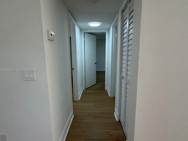 Building Photo - 12840 Vista Isles Dr