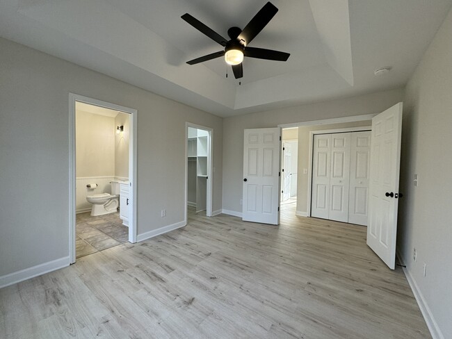 Primary bedroom - 8017 Pine Oak Rd