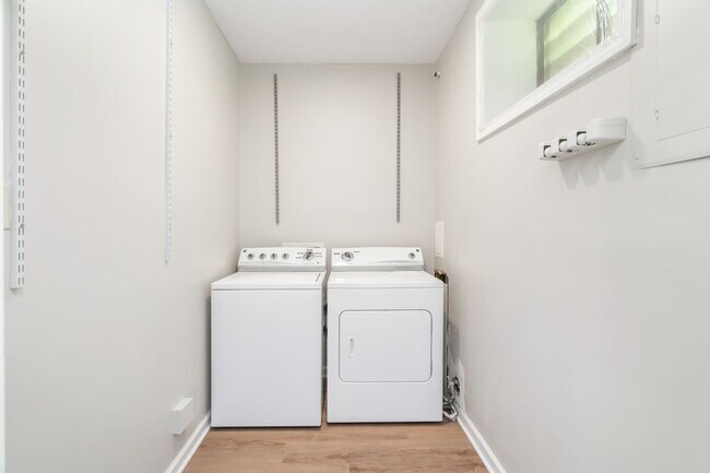 Building Photo - 4051 Heather Ct NW