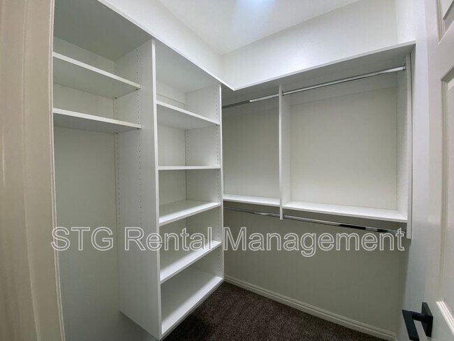 Building Photo - 3427 E Sweetwater Springs Dr