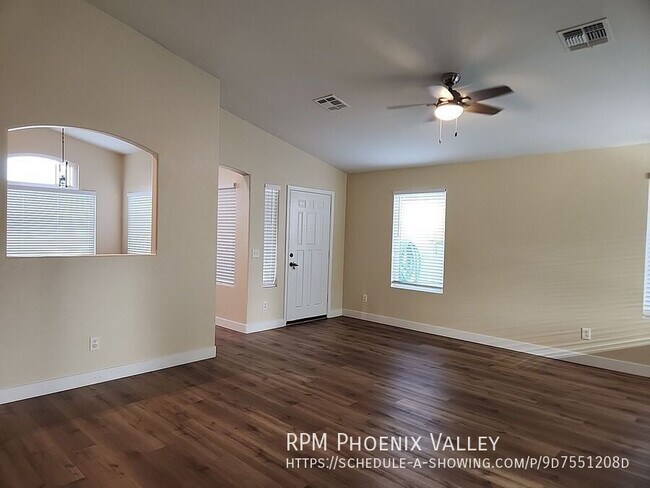 Building Photo - 2533 N Silverado-
