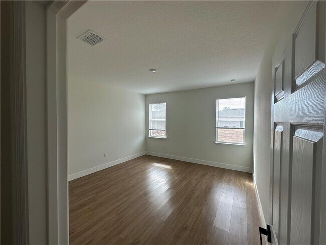 Building Photo - 1323 E Derby Dr