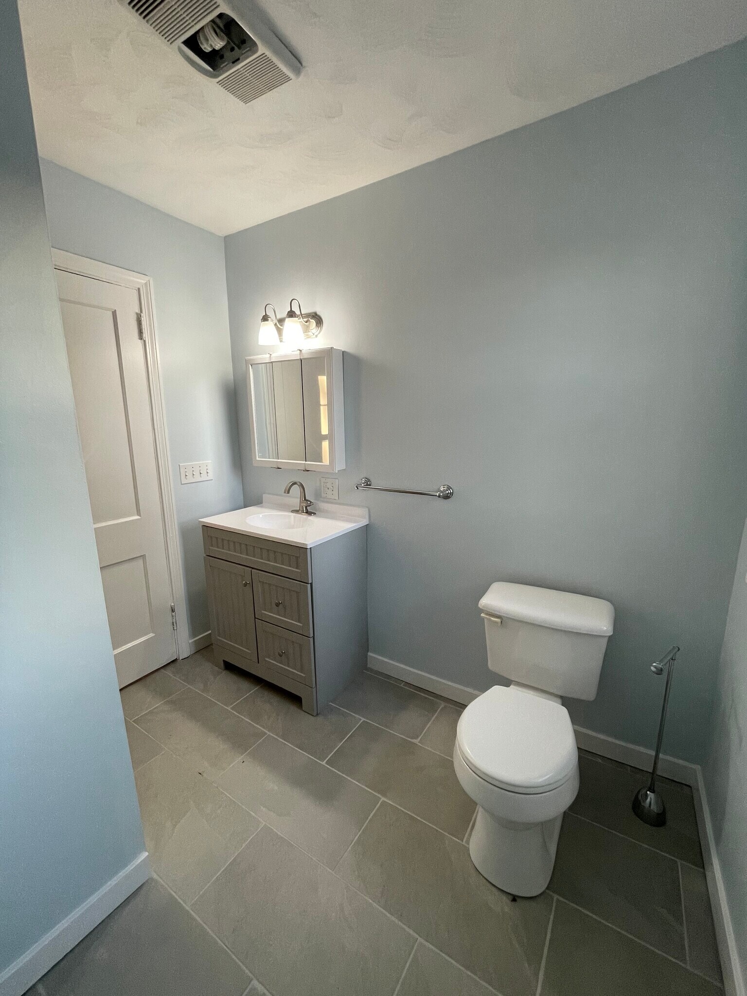 Bathroom - 1376 Smith St