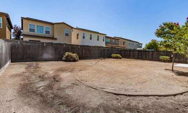 Building Photo - Four bedroom/2-bath home with 2-car garage