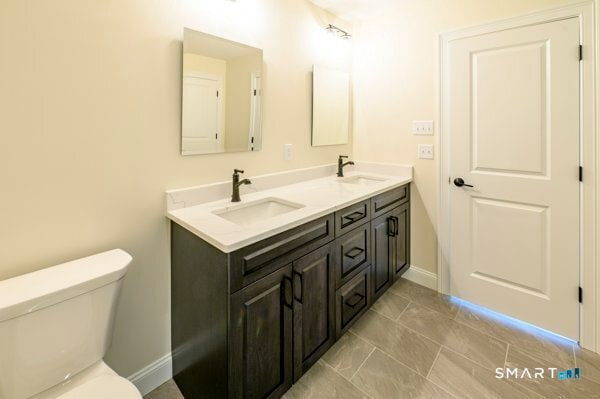 Building Photo - 3 Yorkshire Ct