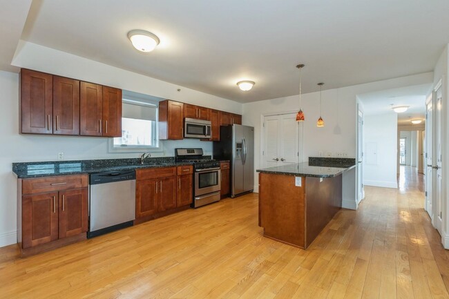 Building Photo - 125 43rd St