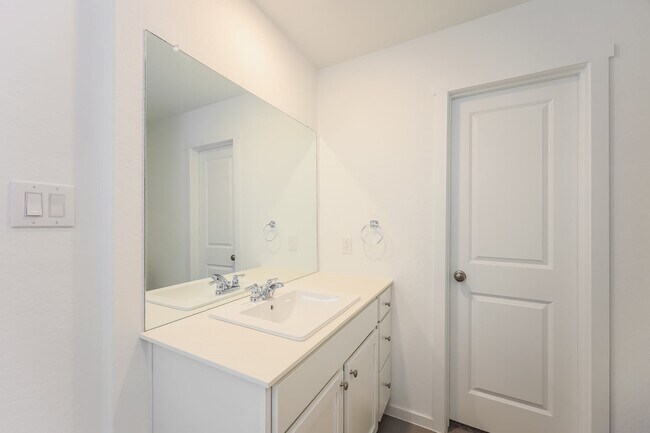 Building Photo - 1521 Pile Trl