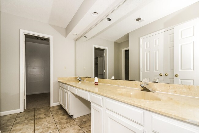 Building Photo - 4185 Blacksmith Cove