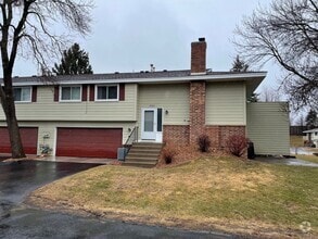 Building Photo - Beautifully updated Townhome in the West B...