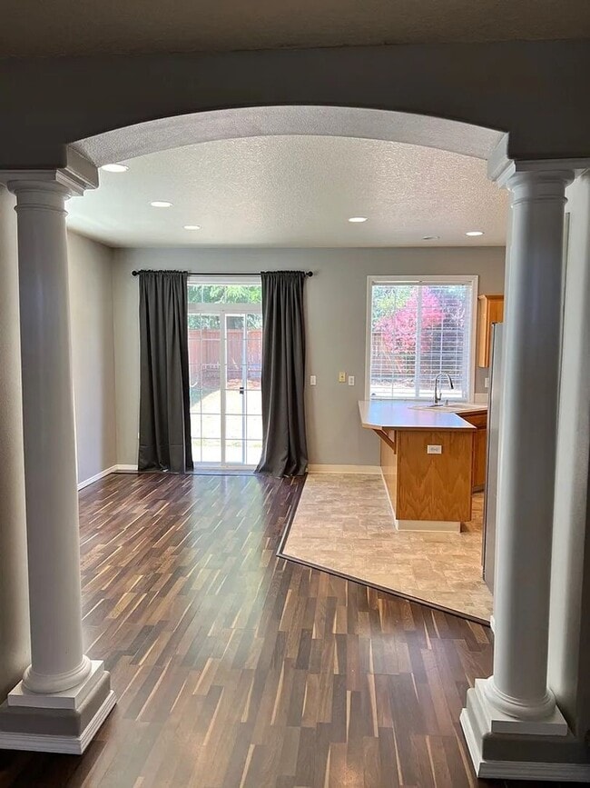 Building Photo - 8225 Sweetbrier Loop SE
