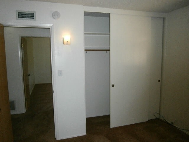 Building Photo - 3 Bedrooms/2 Bathrooms Single Story Home i...