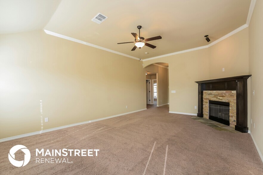 Building Photo - 608 Talon Dr