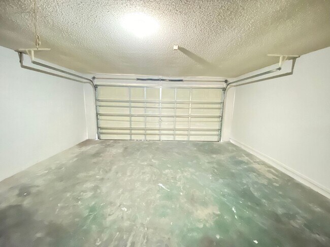 Building Photo - 12948 Broakfield Cir